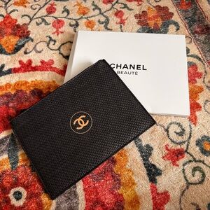 Chanel raffia straw cosmetic/clutch bag gwp